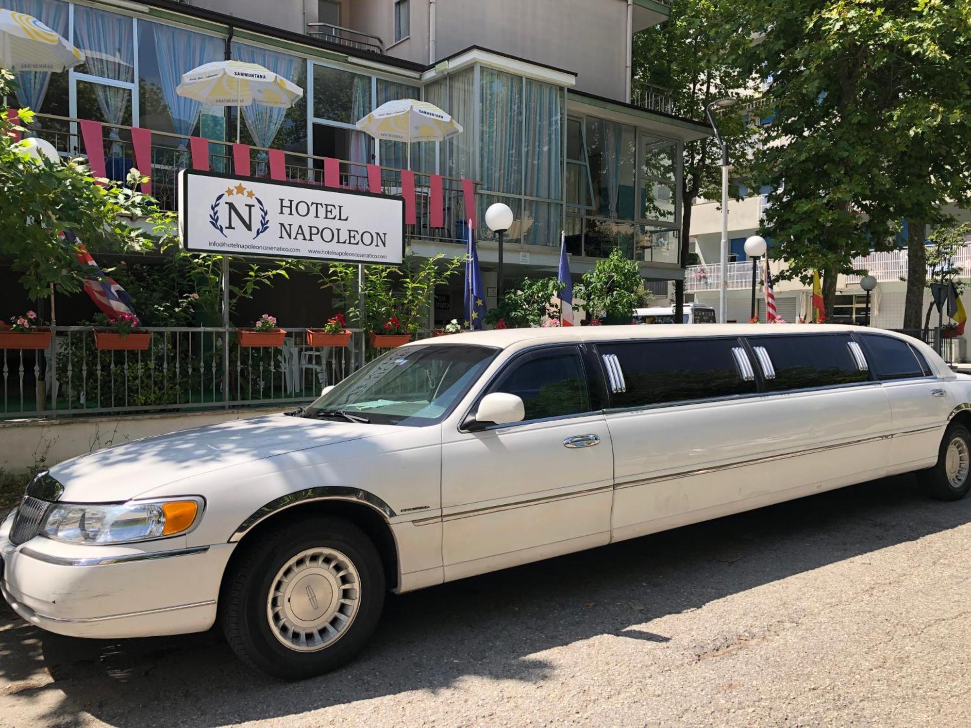 Hotel Napoleon تْشيزيناتيكو المظهر الخارجي الصورة
